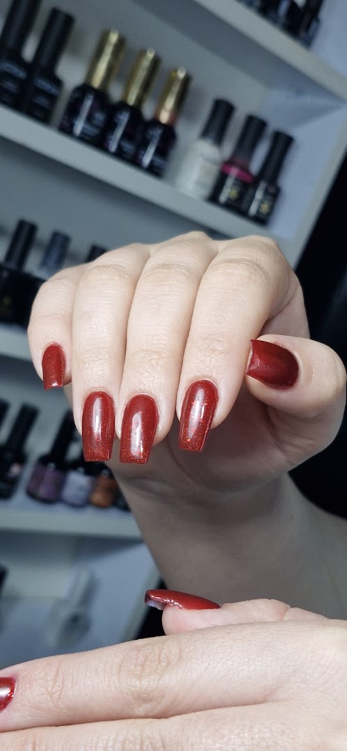 نمونه‌کار کاشت ناخن هدیه پرند
