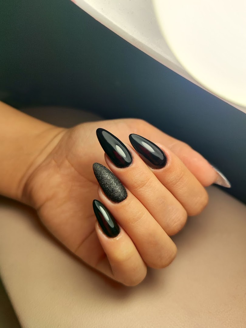 نمونه‌کار کاشت ناخن | ناخن کار نازنین