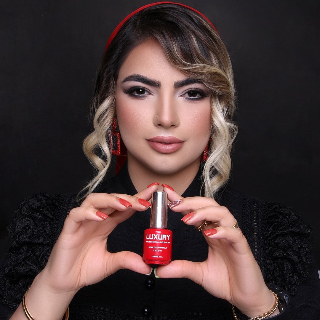 آموزشگاه و سالن زیبایی لاک قرمز