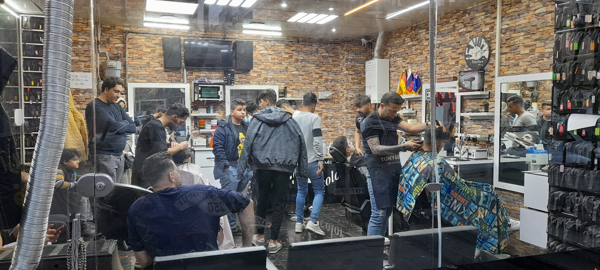 نمونه‌کار آرایشگاه فرزاد