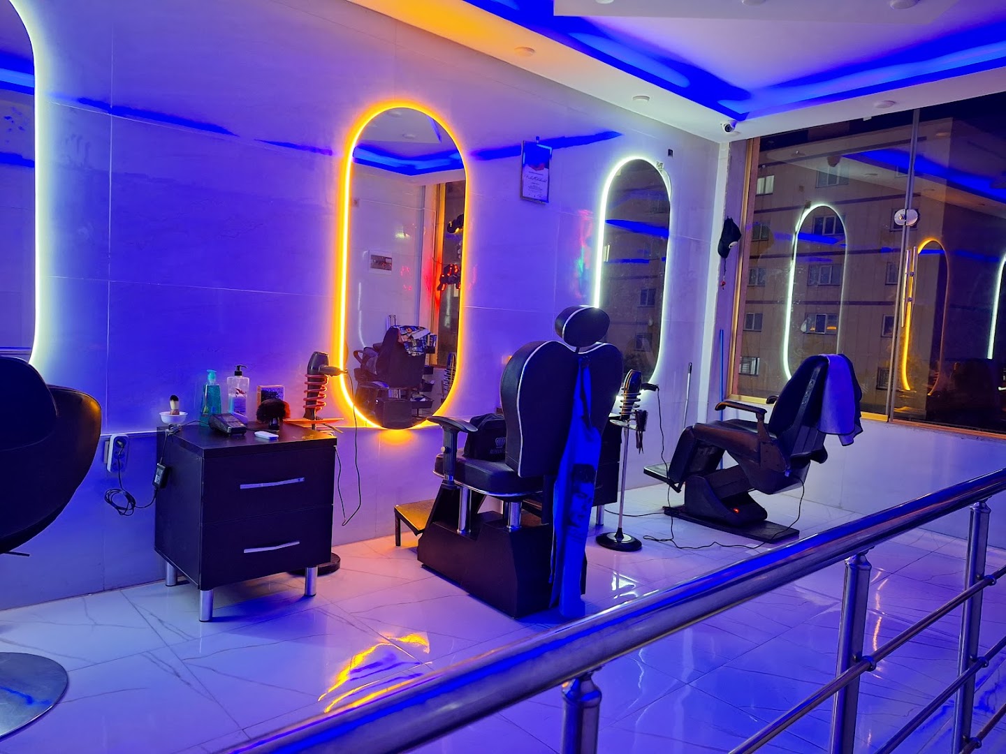 نمونه‌کار آقای آرایشگر