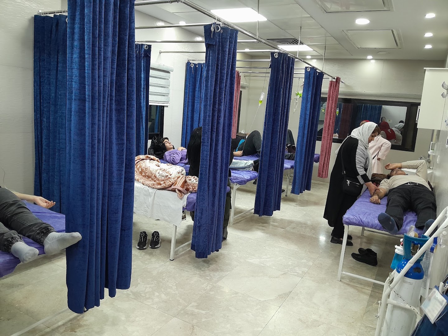 نمونه‌کار درمانگاه‌ تخصصی شبانه روزی پیروزان