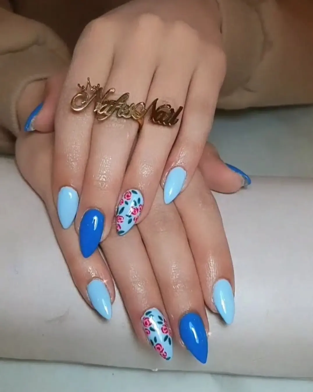 نمونه‌کار سالن تخصصی ناخن و مژه نفیس
