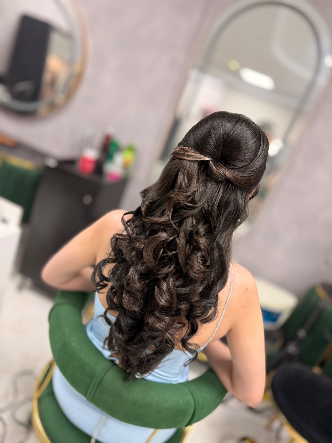 نمونه‌کار سالن زیبایی و عروس سرای سحر فتحی