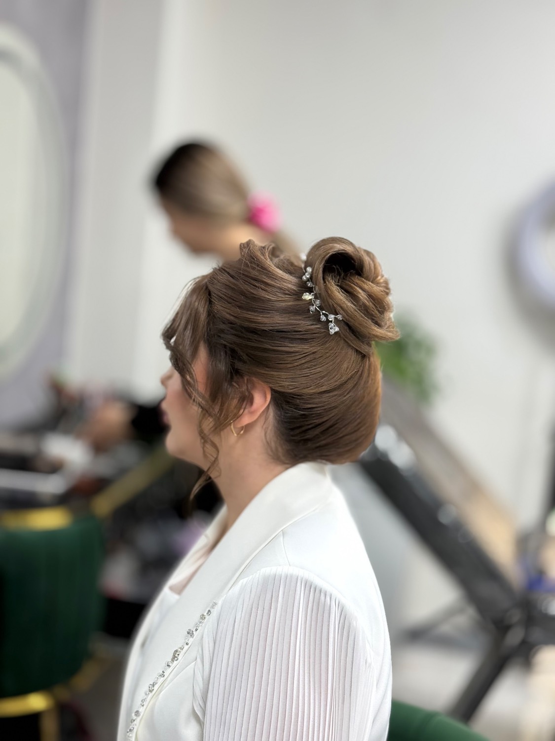 نمونه‌کار سالن زیبایی و عروس سرای سحر فتحی