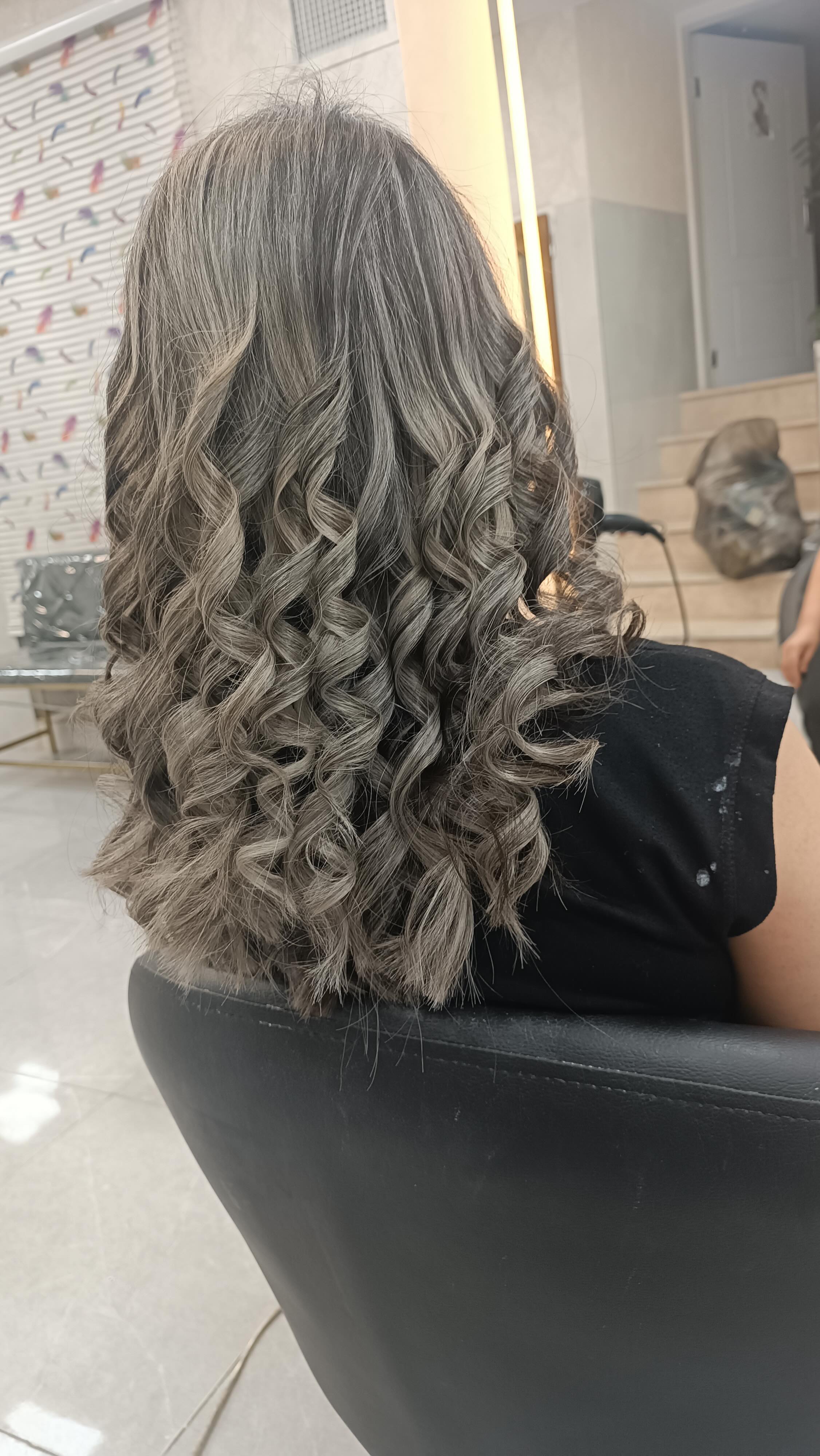 نمونه‌کار سالن زیبایی عروس گیوا