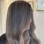 نمونه‌کار سالن زیبایی ریحانه نصیری
