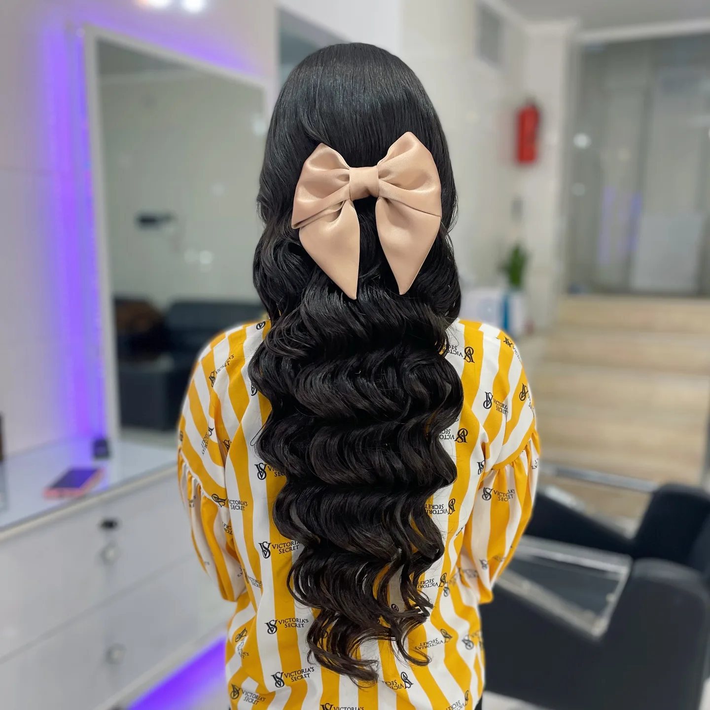 نمونه‌کار سالن زیبایی مینا کرمی