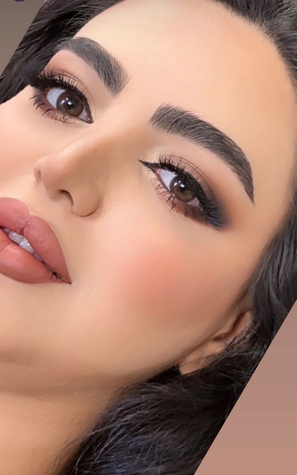 نمونه‌کار سالن زیبایی رزگل