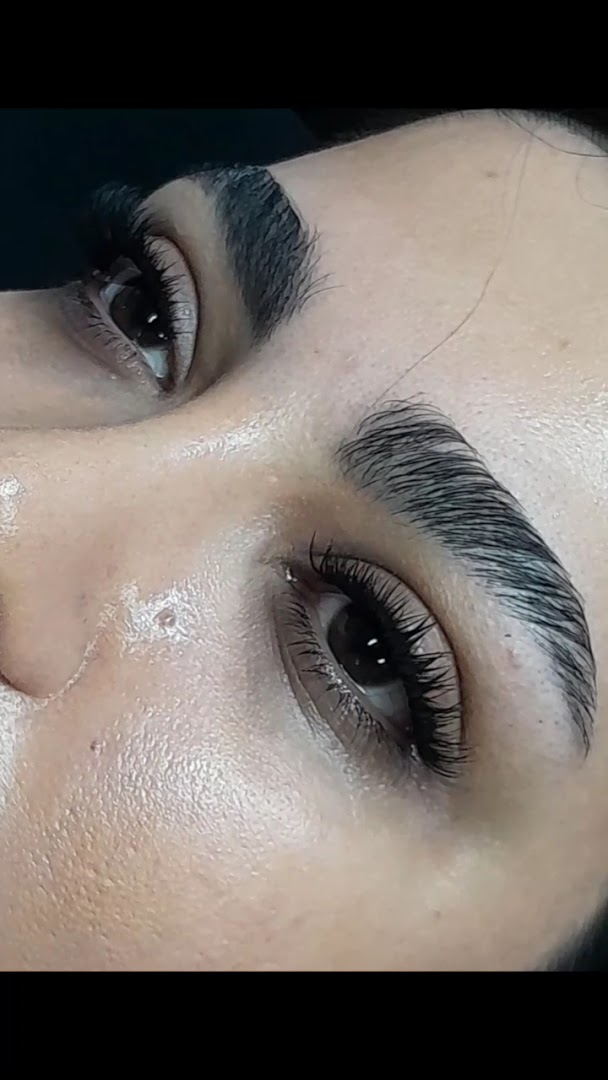 نمونه‌کار سالن زیبایی ماه رویان