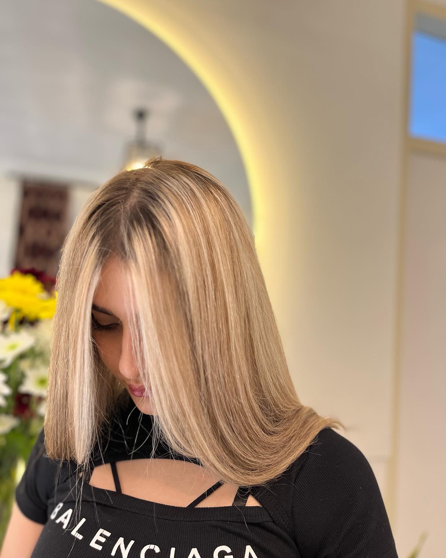 نمونه‌کار سالن زیبایی مژگان